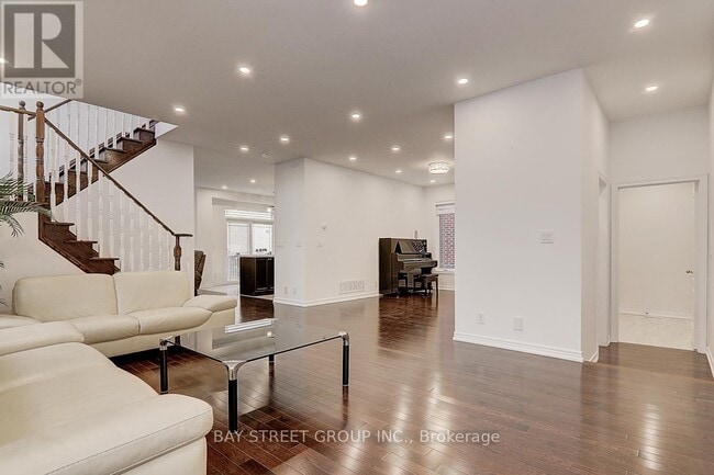 Building Photo - 201 Bilbrough St