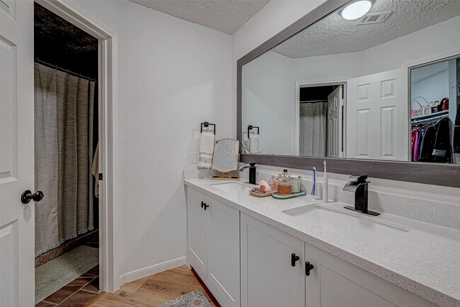 Foto del edificio - 17431 Typhoon Way