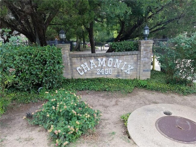 Foto del edificio - 2450 Wickersham Ln