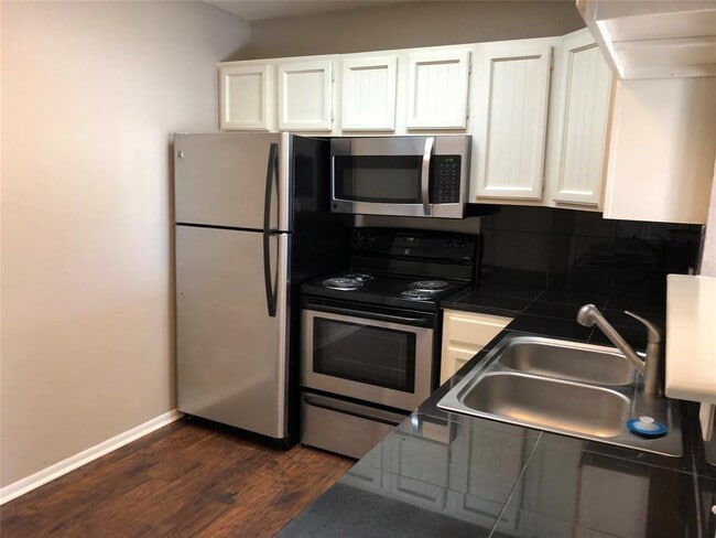 Building Photo - 1624 Aquarena Springs Dr