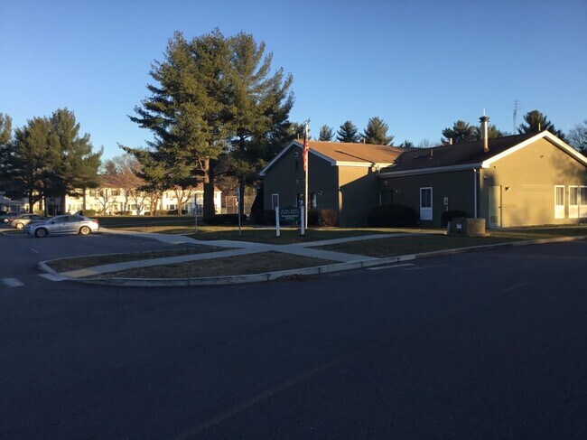 Foto del edificio - 419 E River St