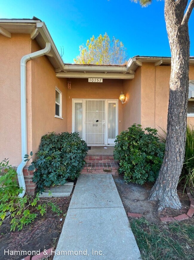 Foto del edificio - 3 br, 2 bath House - 10157 Noble Ave.