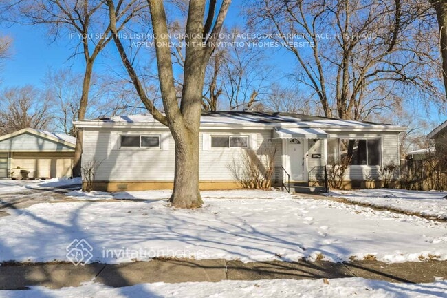 Building Photo - 724 W James St