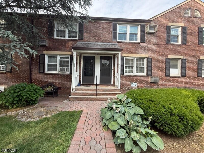 Foto principal - 522 Lincoln Park E