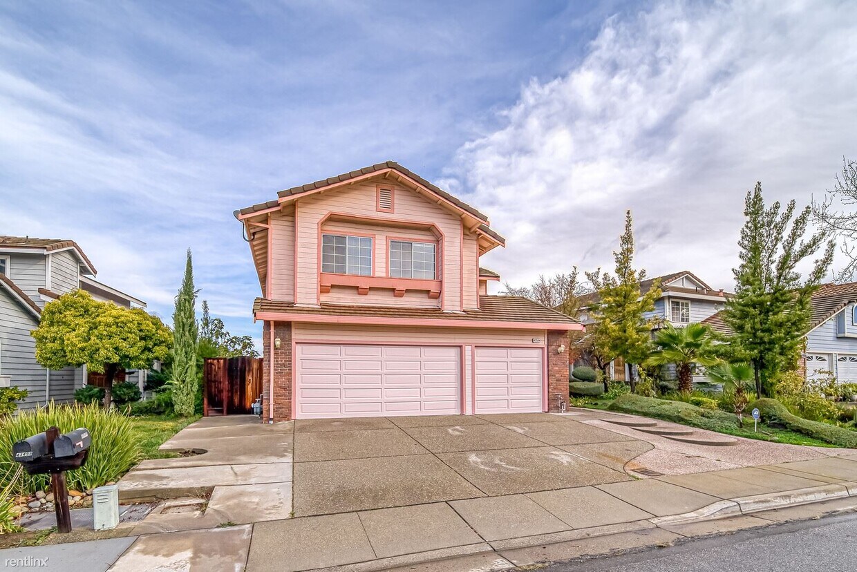 Foto principal - 5 br, 2.5 bath House - 43504 Southerland Way