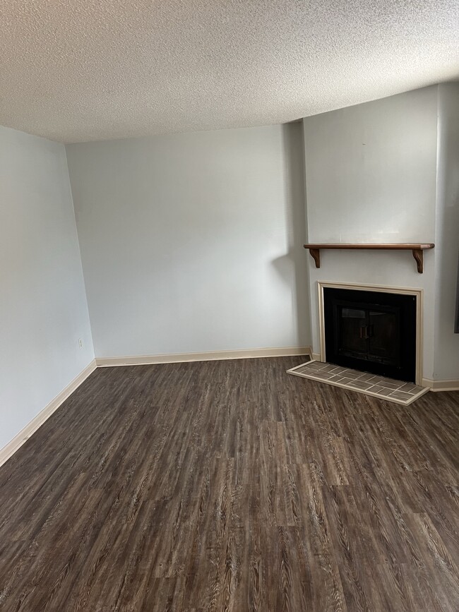 Building Photo - 111