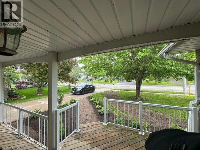 Building Photo - 370 Greenbrook Dr