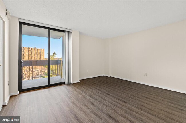 Foto del edificio - 5300 Holmes Run Pkwy
