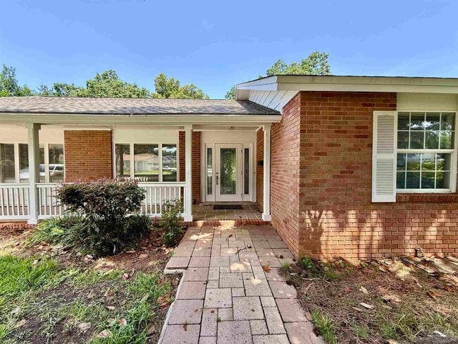 Building Photo - 204 Nandina Rd