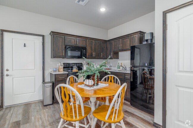 1 habitación, 1 baño - 550 pies cuadrados - Comedor - Midtown Cottages