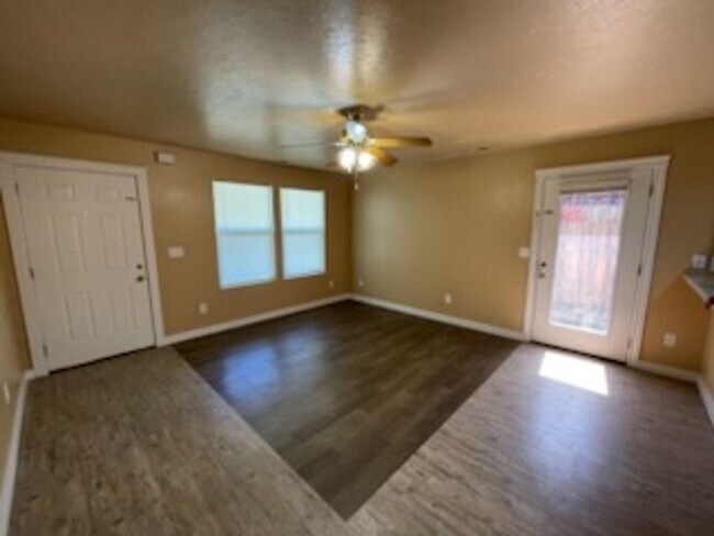 Foto del edificio - 3 Bed 2 Bath Duplex In Nampa: Available Now