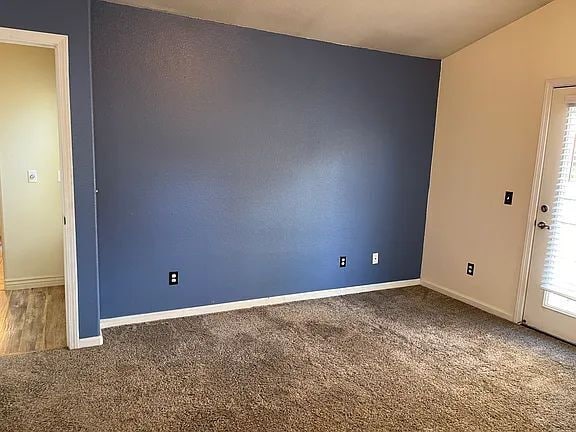 Foto del edificio - Freshly painted home with newer appliances. Quiet neighborhood near parks, shopping and schools.