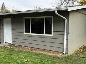 Building Photo - 723 SW Bridge St