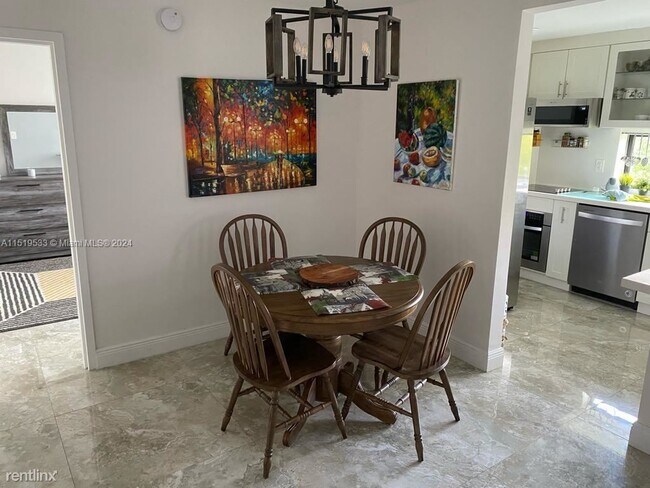 Foto del edificio - 3 br, 2.5 bath House - 17021 N Bay Rd Apt 402