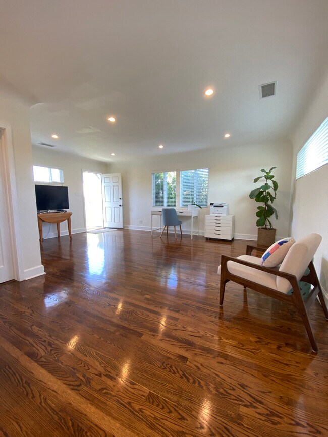 Living Room - 5712 Airdrome St