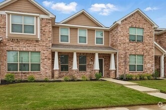 Building Photo - 2209 Davenport Dr