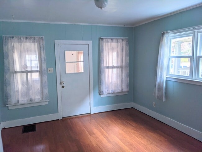 Living Room - 1410 Hamilton St SW