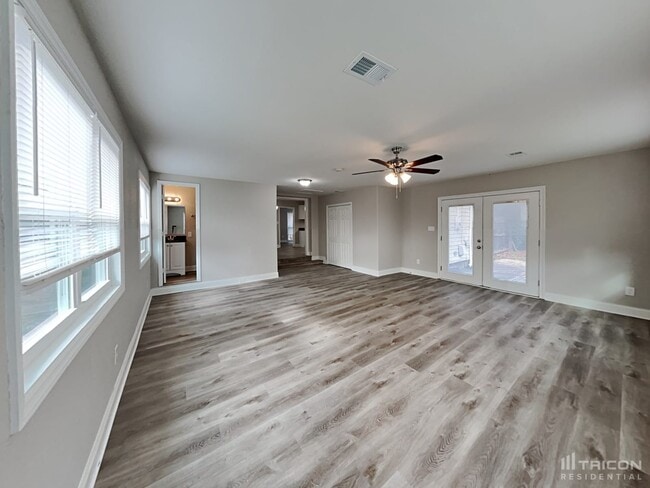 Building Photo - 15809 Fairfield Dr