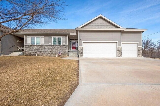 Building Photo - Waterfront Home in Buccaneer Bay with 3-Car Garage & Walkout Basement