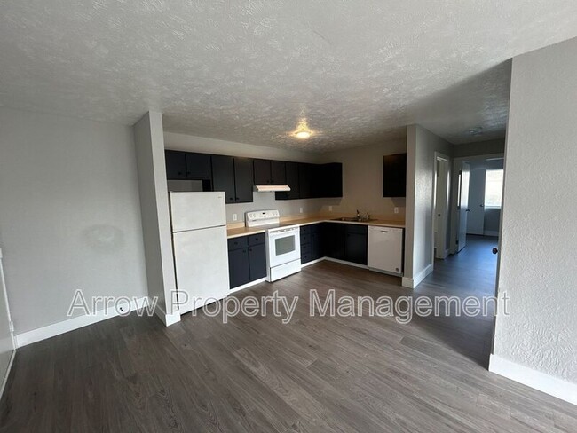 Building Photo - 940 27th St