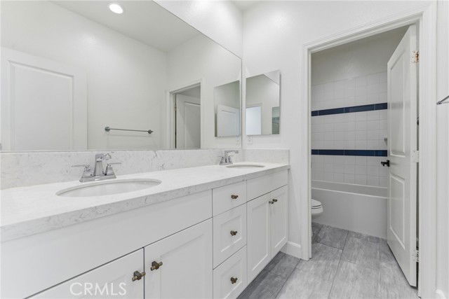 Building Photo - 137 Halo