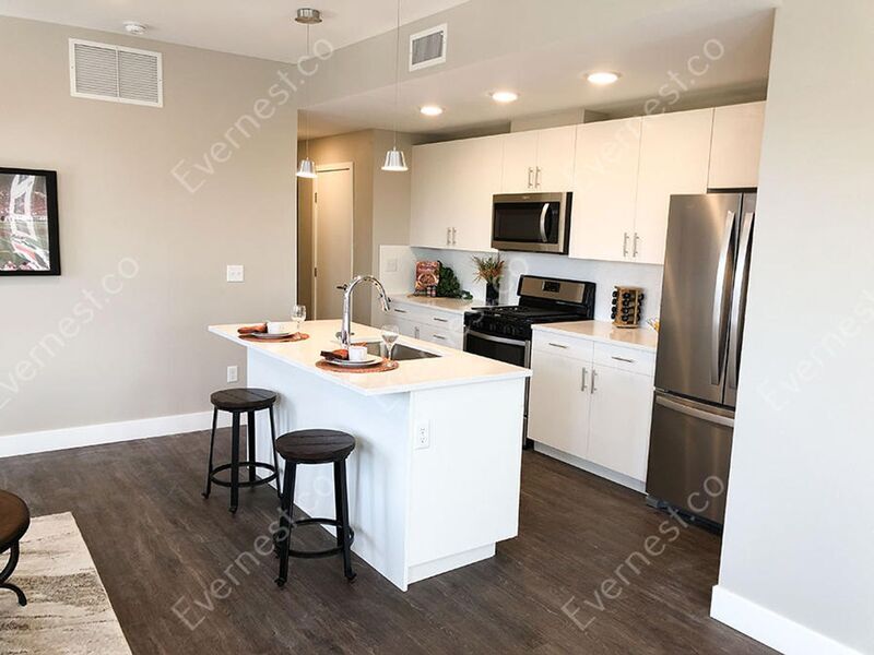 Foto principal - 2374 S University Blvd