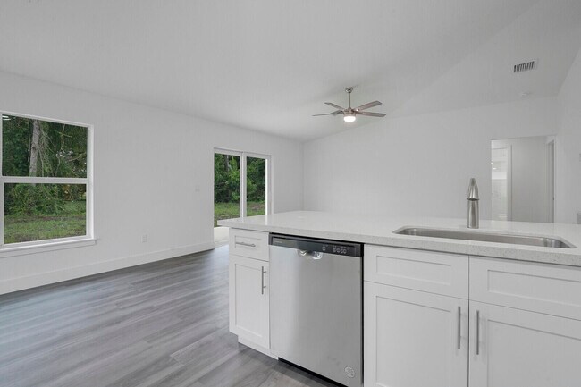 Foto del edificio - 8003 Hibiscus Rd