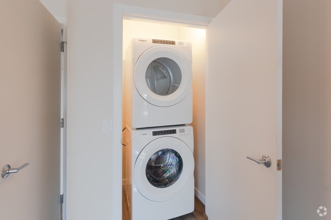 1 Bed, 1 Bath XL - Luxe Sheboygan Luxury Apartments