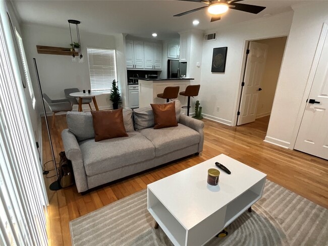 Foto del edificio - 2750 Holly Hall St
