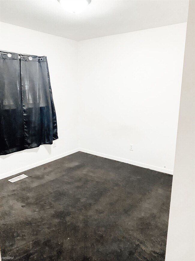 Foto del edificio - 2 br, 1 bath 4plex - 421 Pine St Unit A