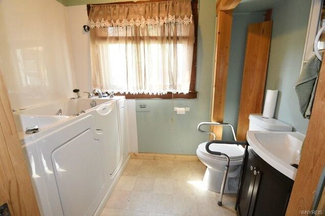 Foto del edificio - 594 Linden Ave