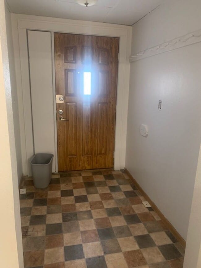 Building Photo - 903 Main St