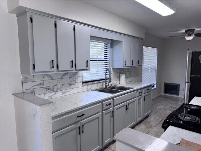 Building Photo - 15144 SW 27th Ct