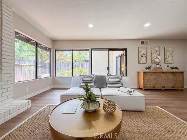 Foto del edificio - 1034 Romney Dr