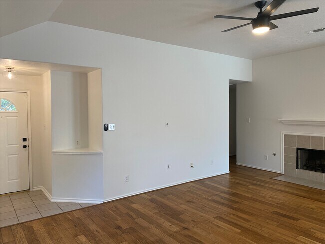 Foto del edificio - 5523 Autumn Ash Ln