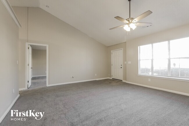 Foto del edificio - 5820 Country Walk Dr