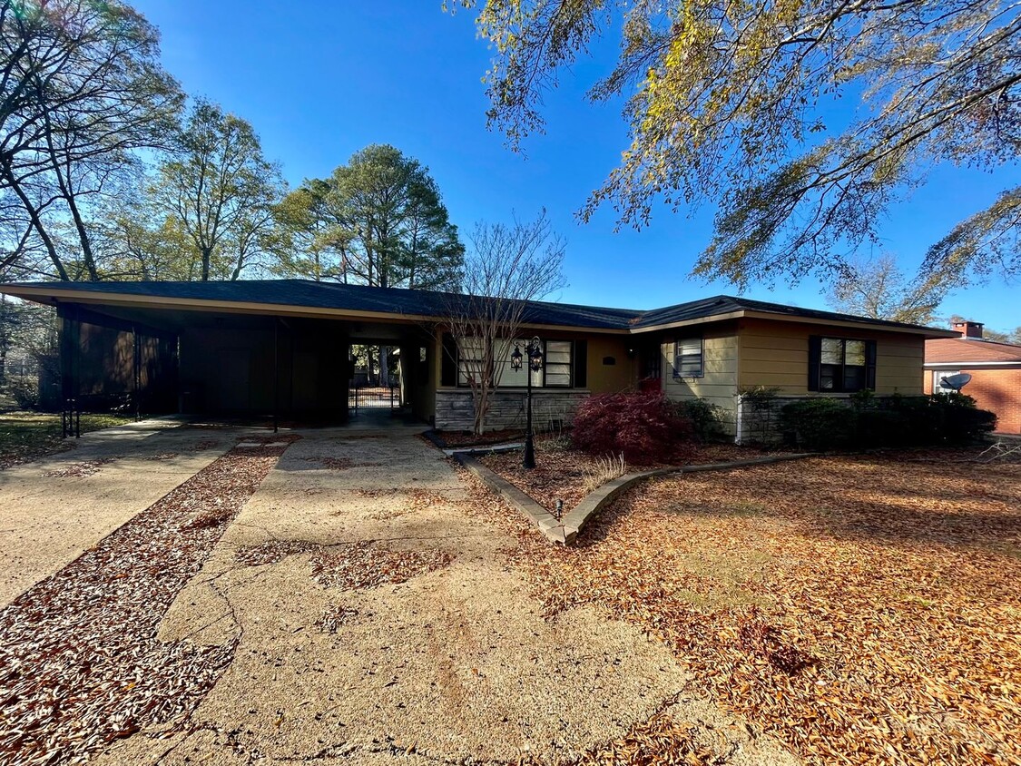 Primary Photo - 3 Bedroom 2 Bathroom