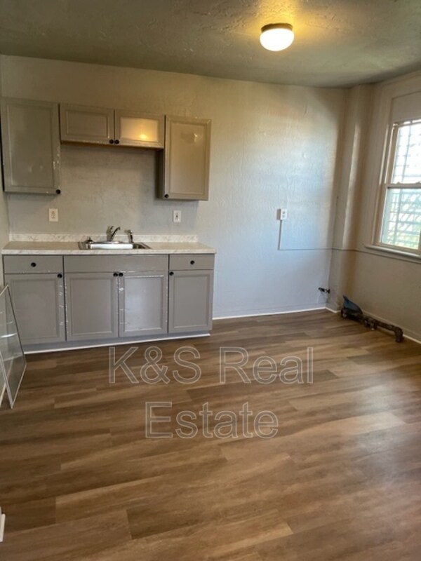 1 Camp Ave, Braddock, PA 15104 Condo for Rent in Braddock, PA