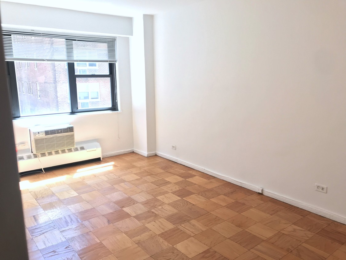 Foto principal - 330 E 44th St