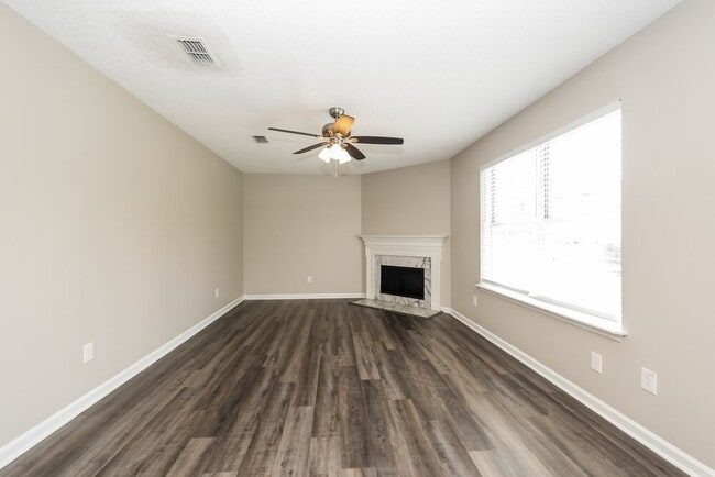 Building Photo - 205 Babe Ruth Cove
