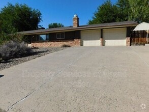 Building Photo - 2670 Bahamas Way