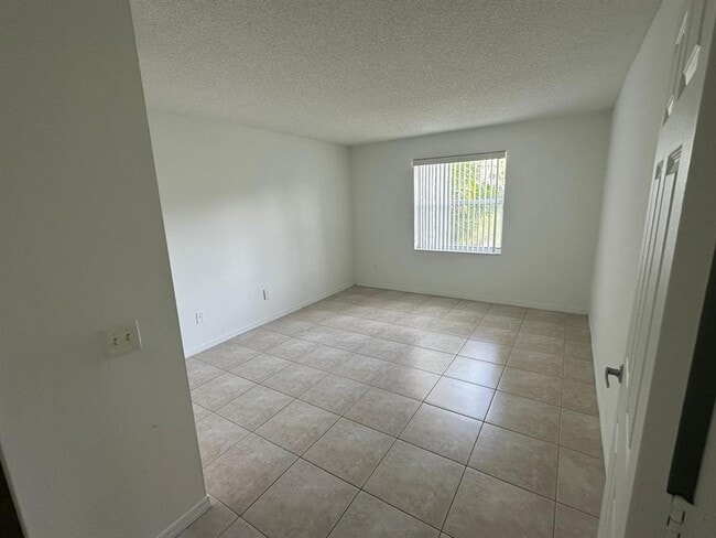 Foto del edificio - 9625 NW 1st Ct