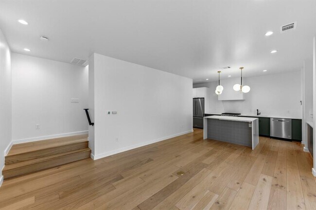 Foto del edificio - 5006 Gladeview Dr