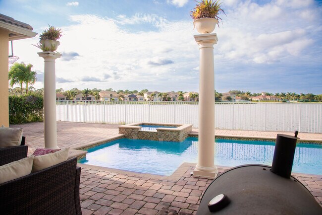 Building Photo - 6140 Santa Margarito Dr