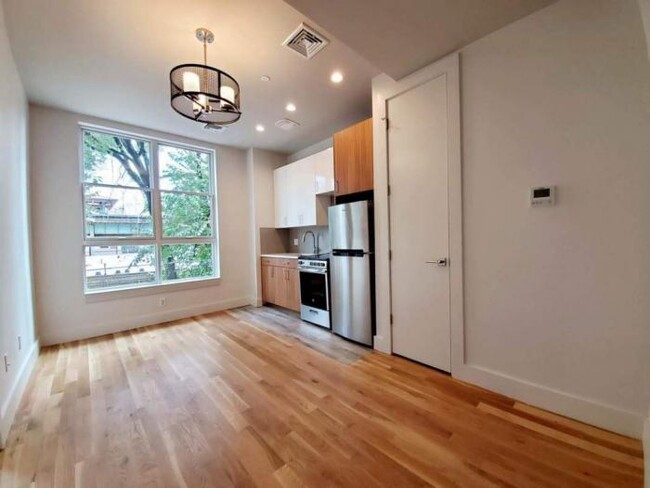 Foto del edificio - 1 bedroom in BRONX NY 10453