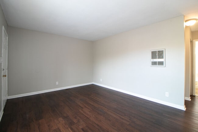 Building Photo - 1436 McCan Dr