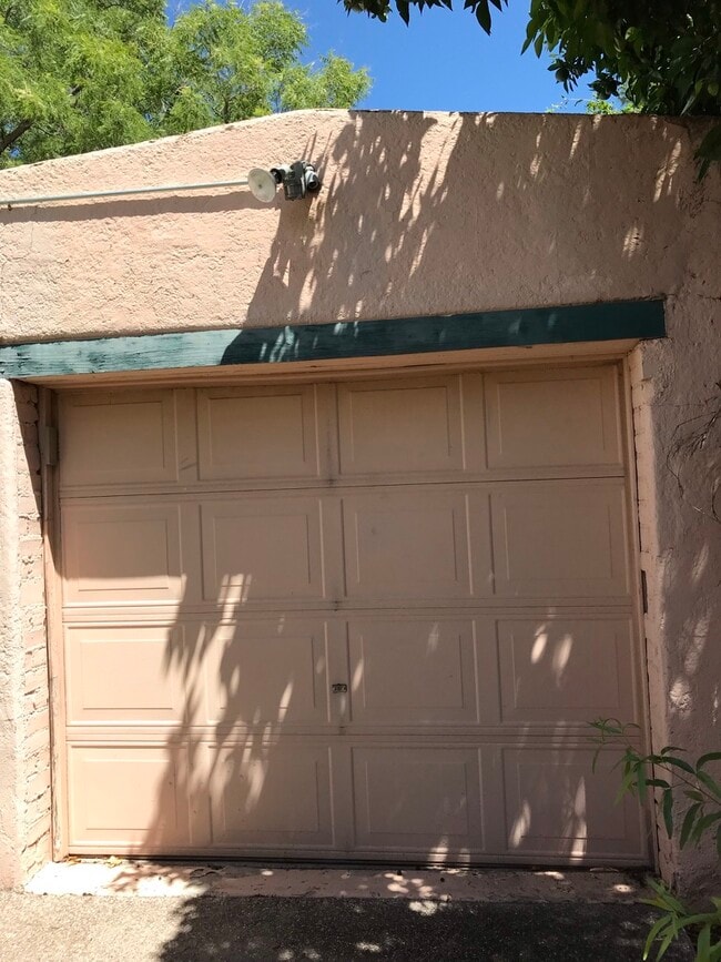 Building Photo - 928 N Campbell Ave