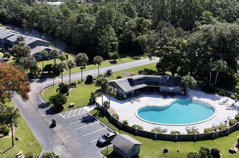 Shared Pool Area - 150 Limewood Pl