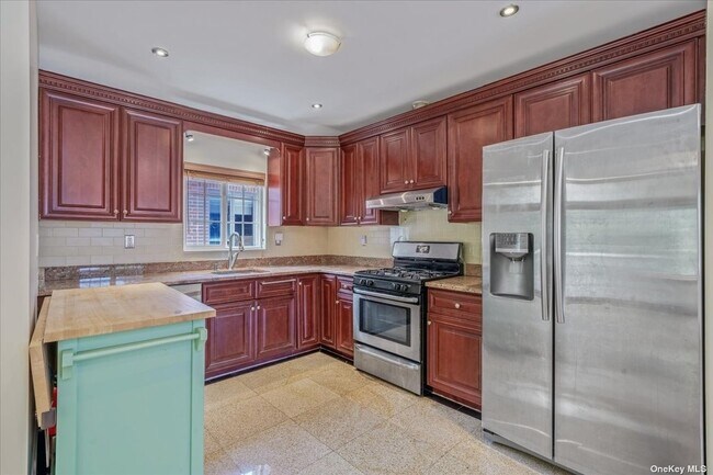 Foto del edificio - 64-54 233rd St