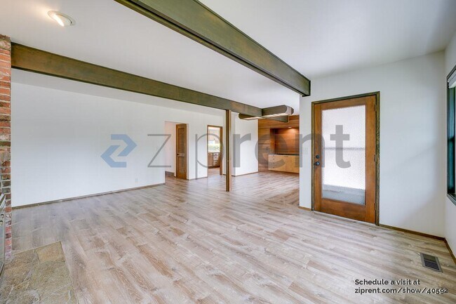 Foto del edificio - 4110 44th Ave SW